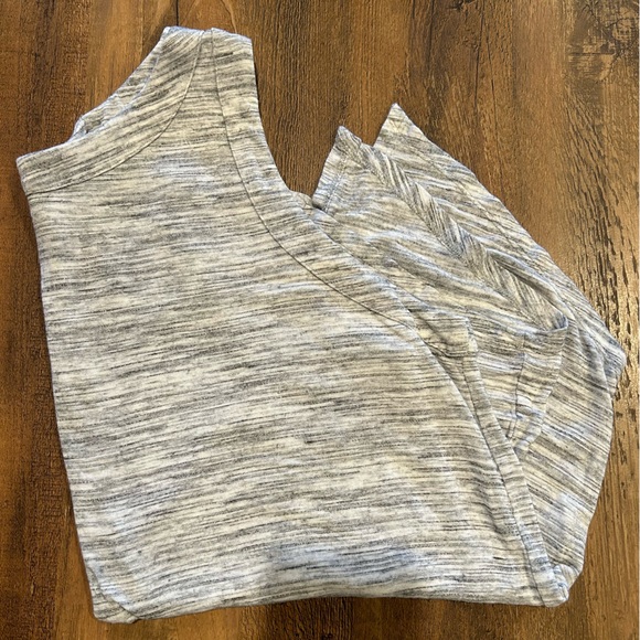 Old Navy- Heather gray tank top with open back (size small) - Picture 4 of 4